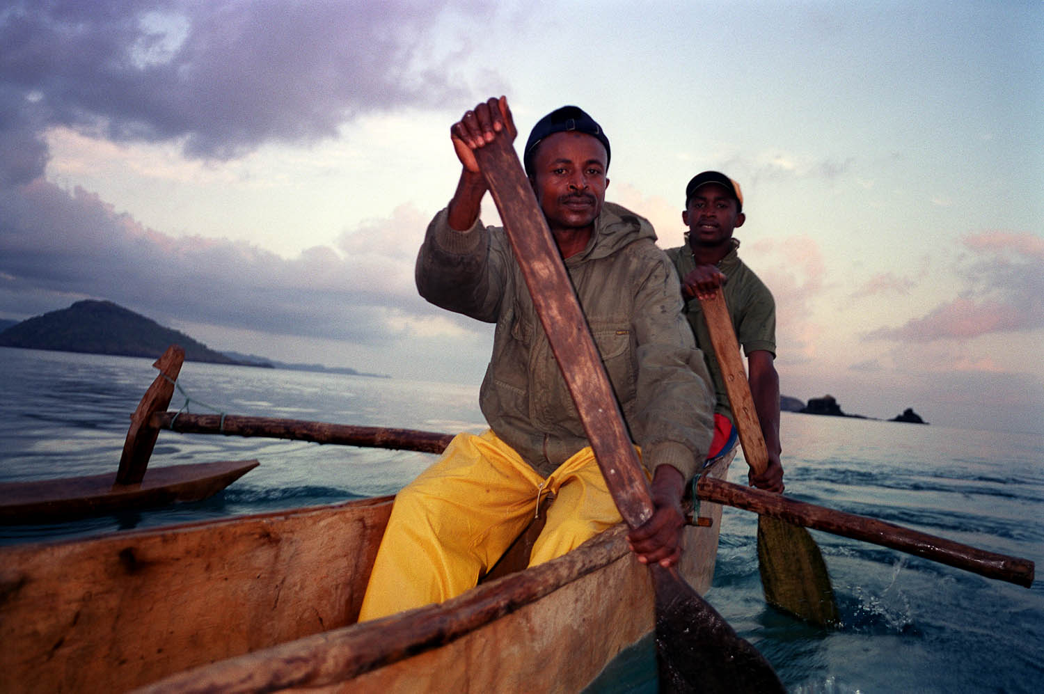 Fishermen, Chissioua Kanzohi, Moheli (Mwali), Comoros